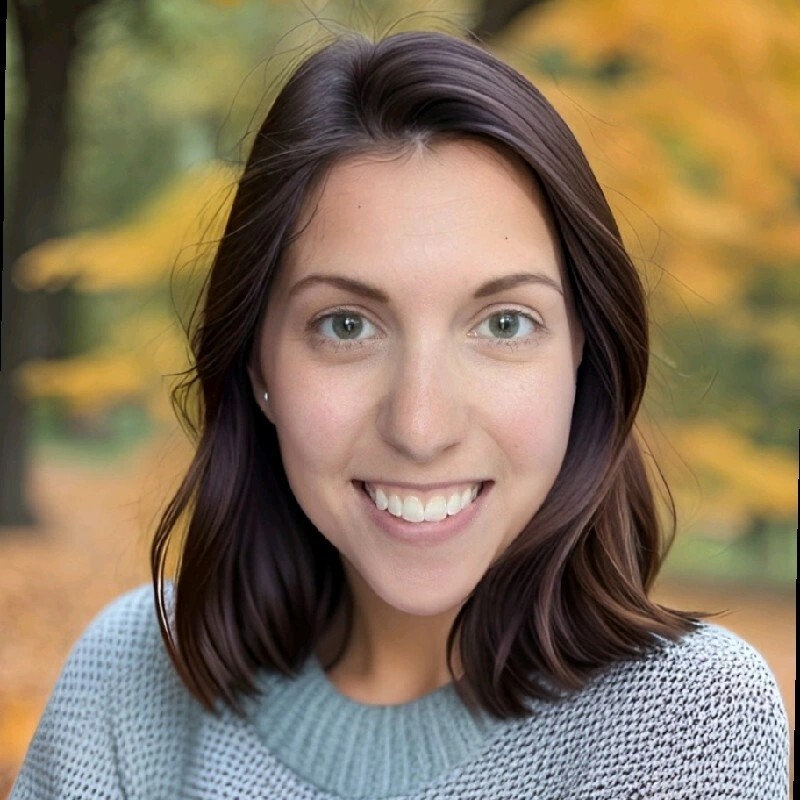 headshot of Jaclyn