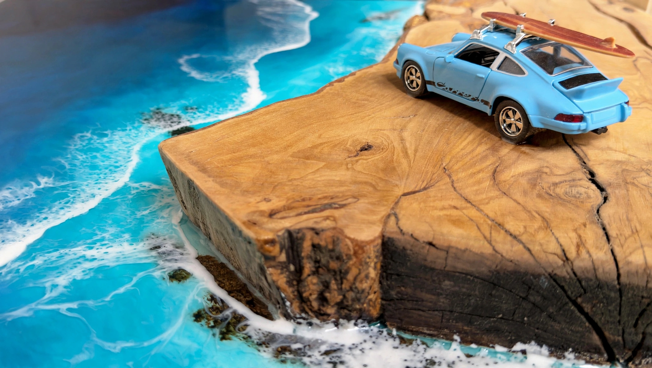 Cuadro resina surf Porsche azul tabla olivo - ocean resin art - Aluna Mallorca