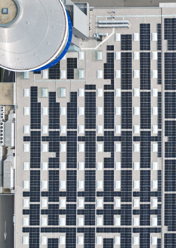 Gebäudebetrieb mittels grossflächiger Photovoltaikanlage