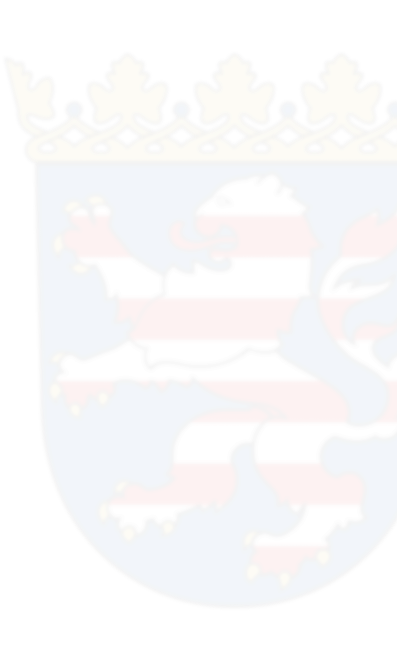 Wappen von Hessen mit einem blauem Schild, auf dem ein rot-weiß gestreifter, wachsender Löwe mit goldenen Krallen und einer goldenen Krone dargestellt ist.