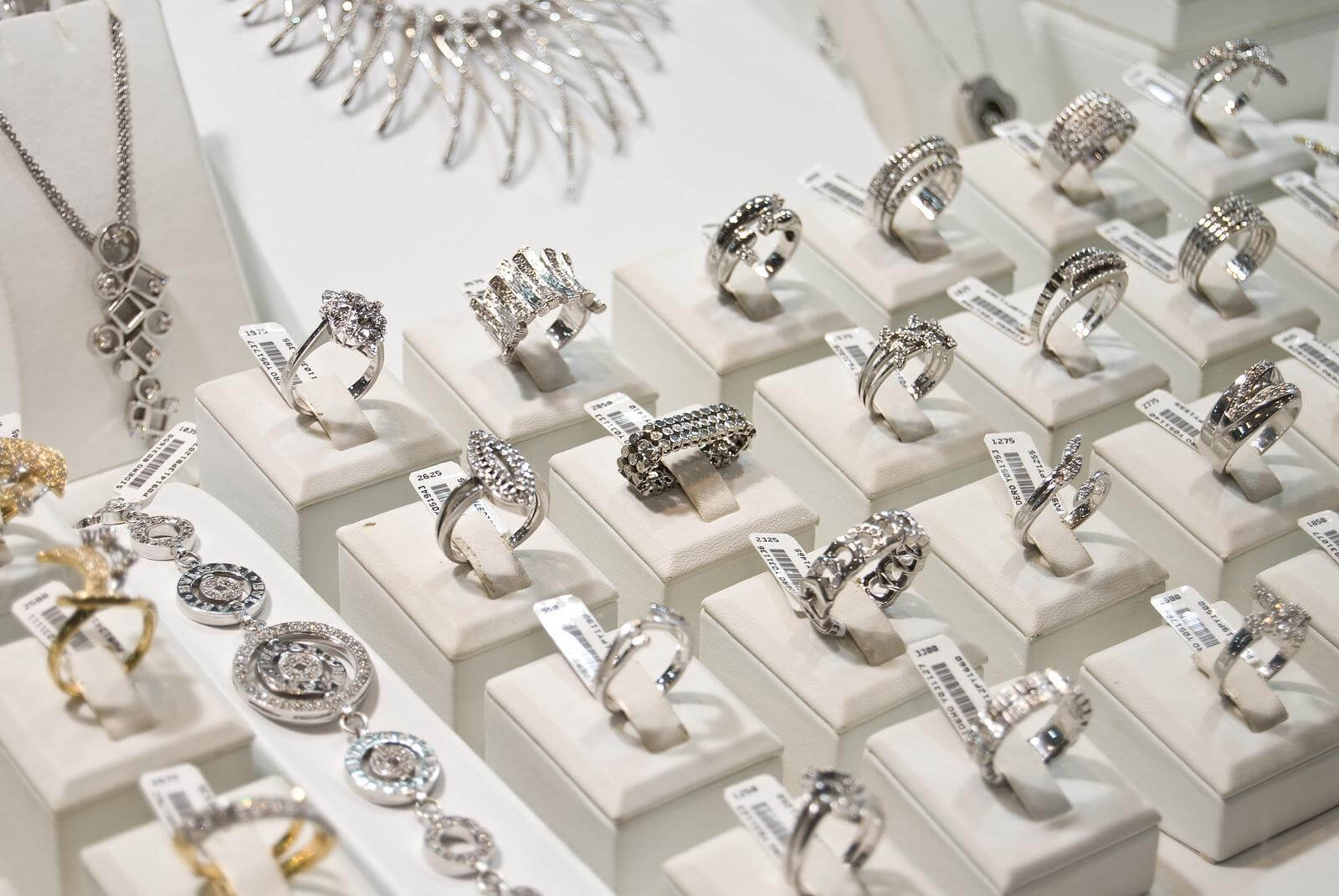 Display of jewellery rings of different types