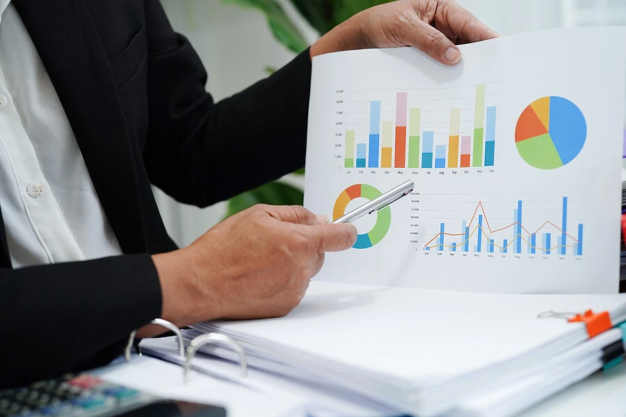 Business woman showing a chart of results