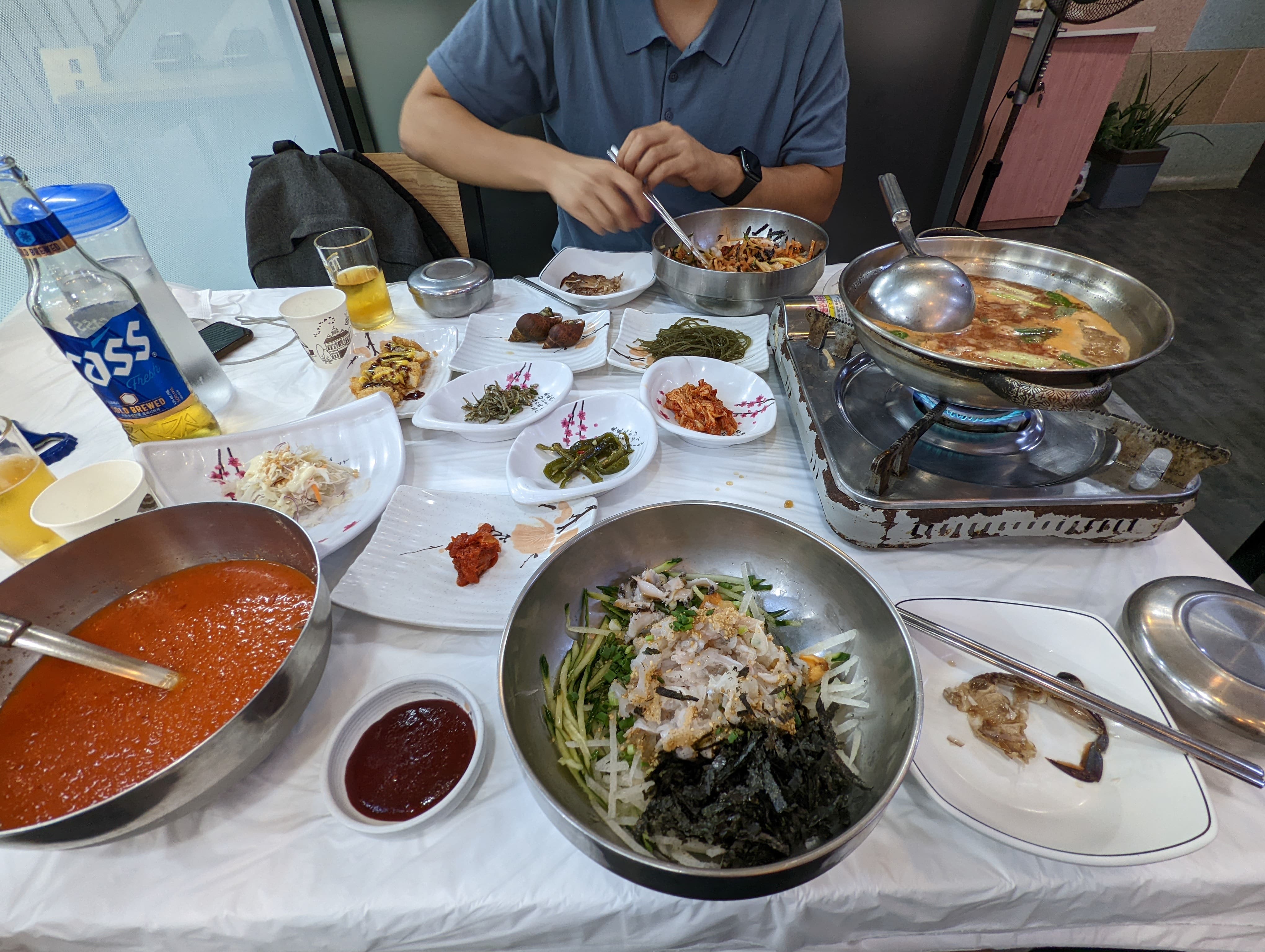 Bibibap et soupe de poisson au marché Jukdo