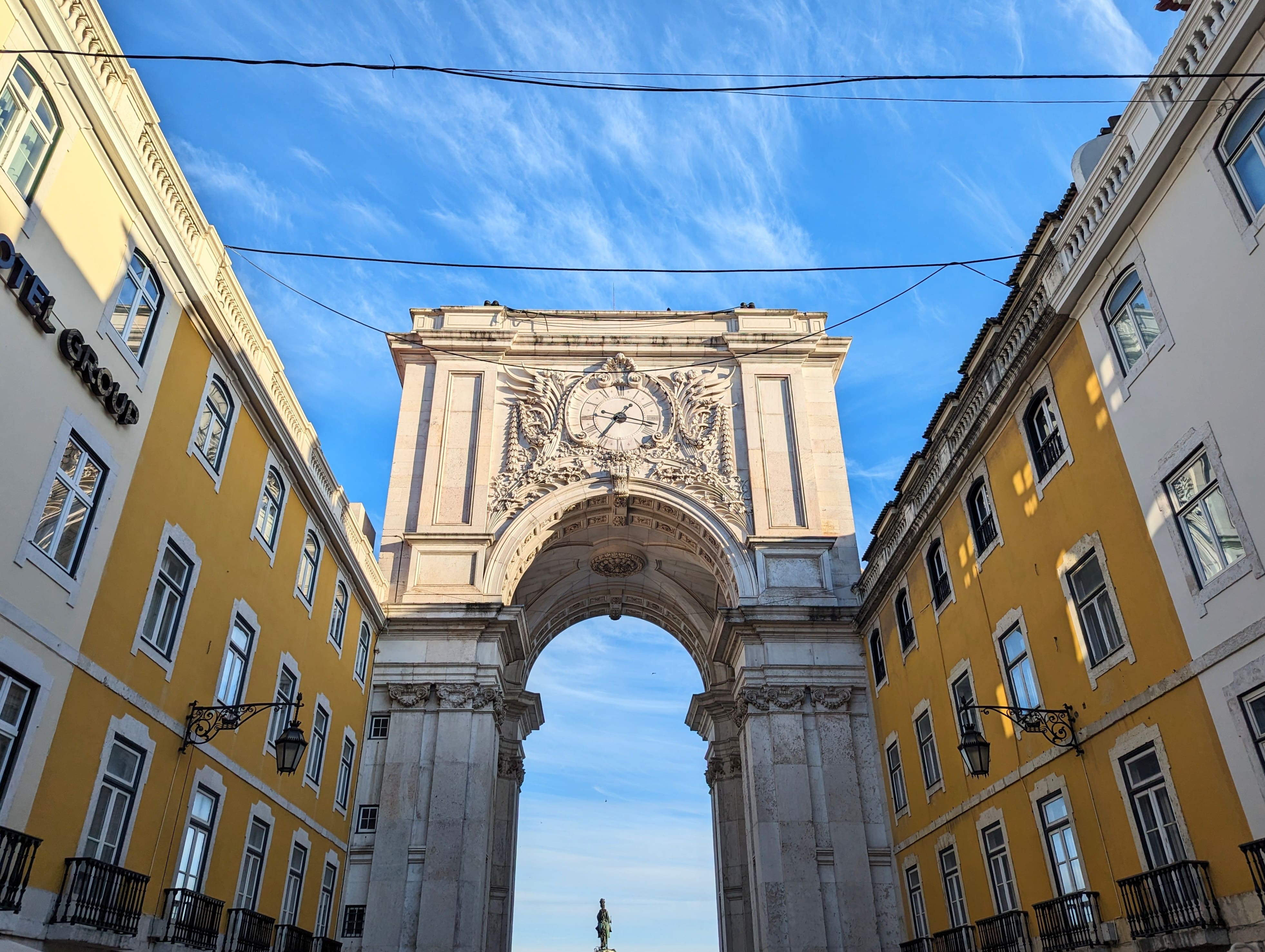 La praça do Comércio et son arc
