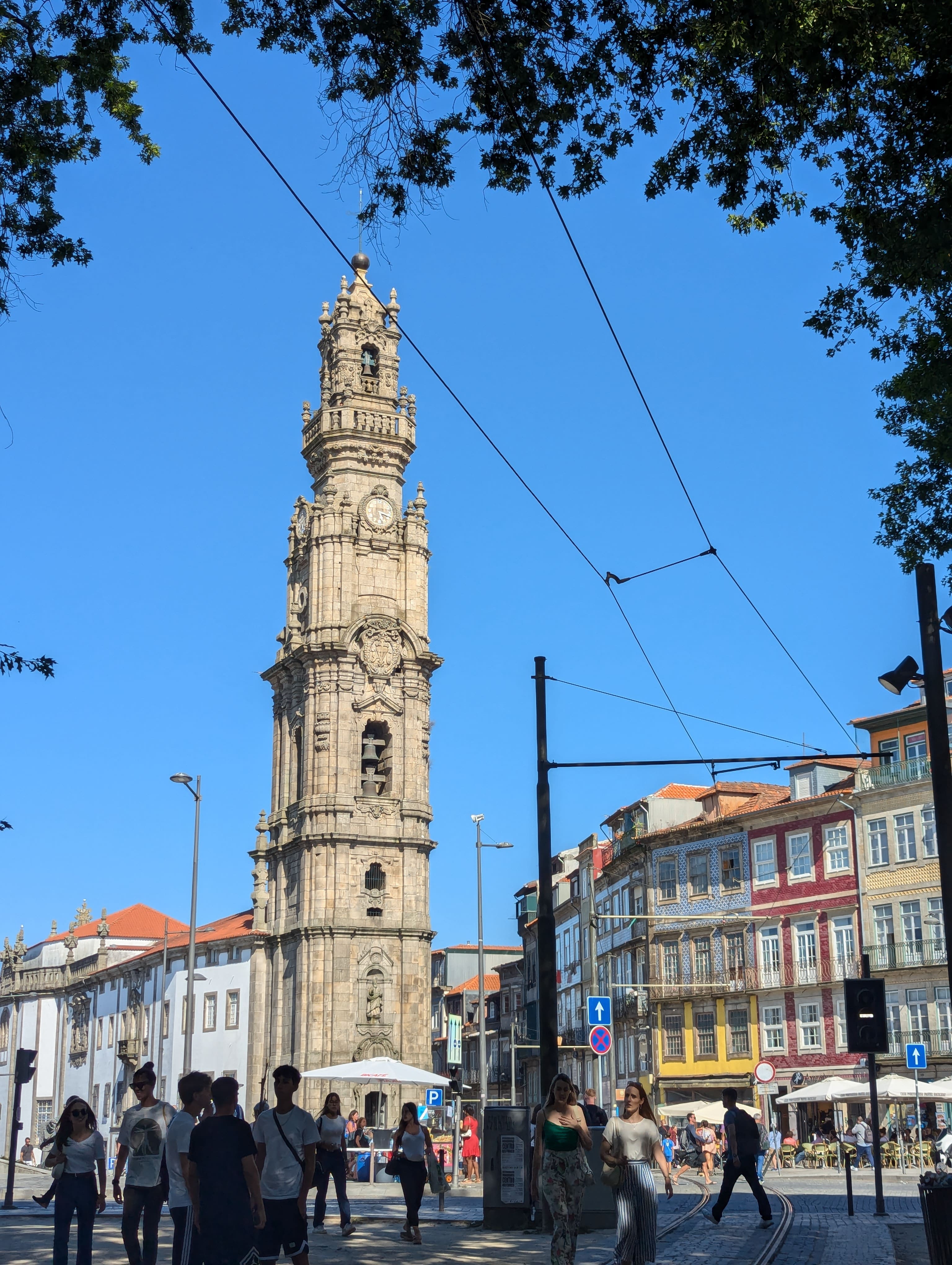 La fameuse vue de Torre dos Clérigos depuis le Jardim da Cordoaria