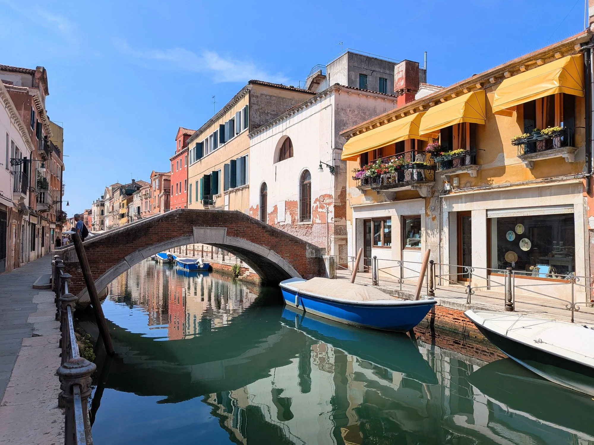 Le petit canal au bout de la rue Giuseppe Garibaldi