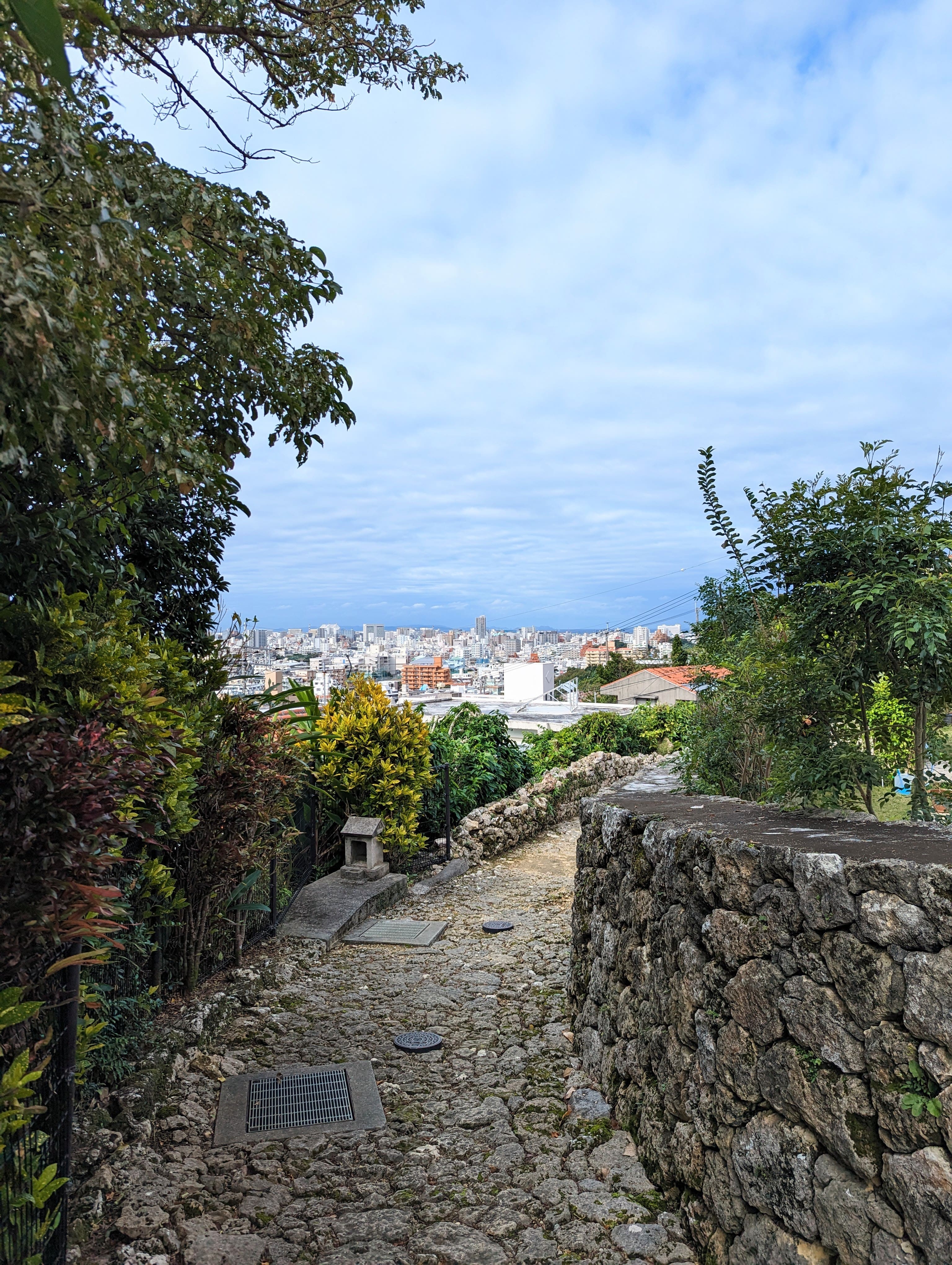 Descente du Kinjo Stone Road