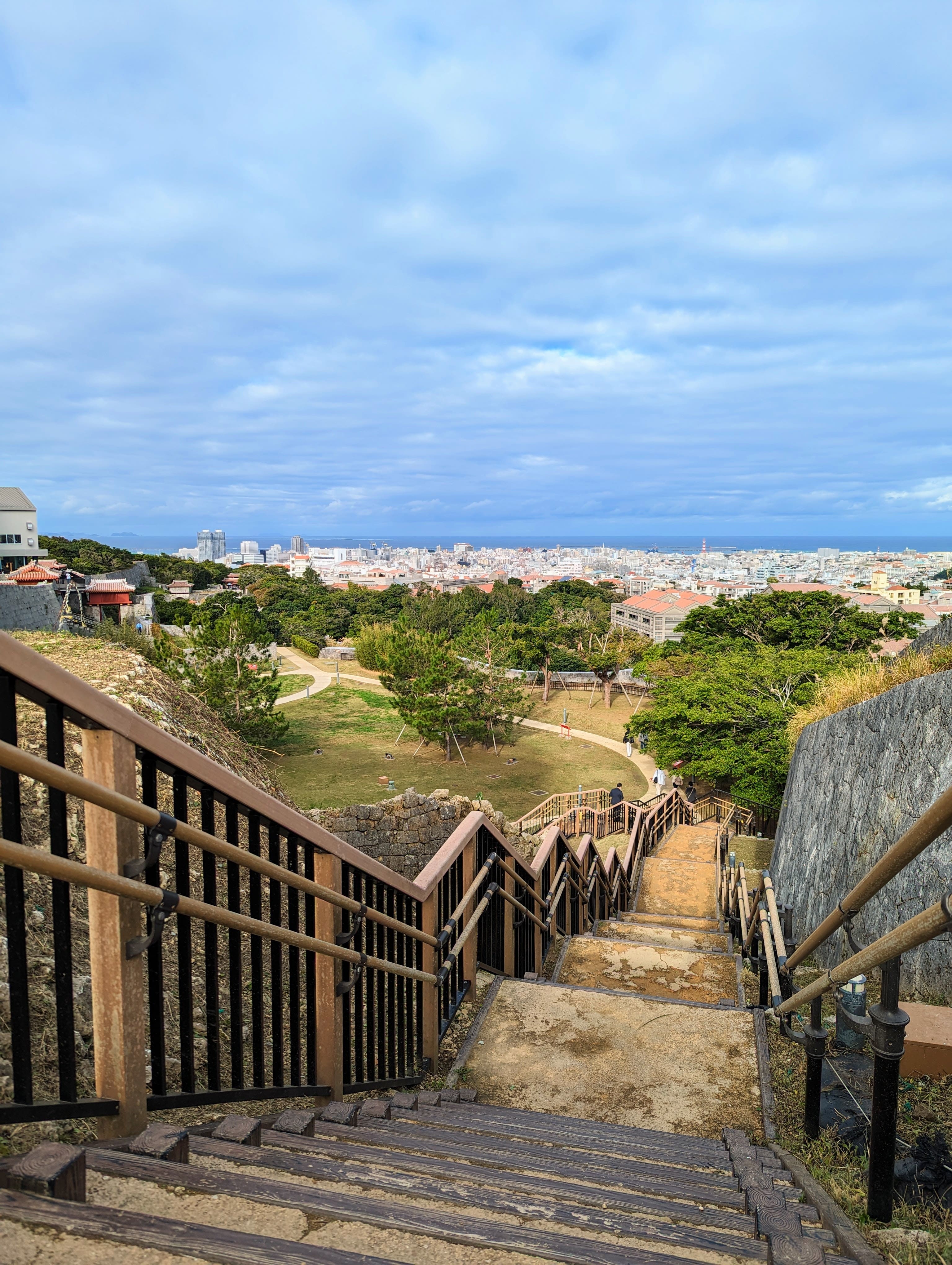 Vue de la ville de Naha depuis le château Shuri