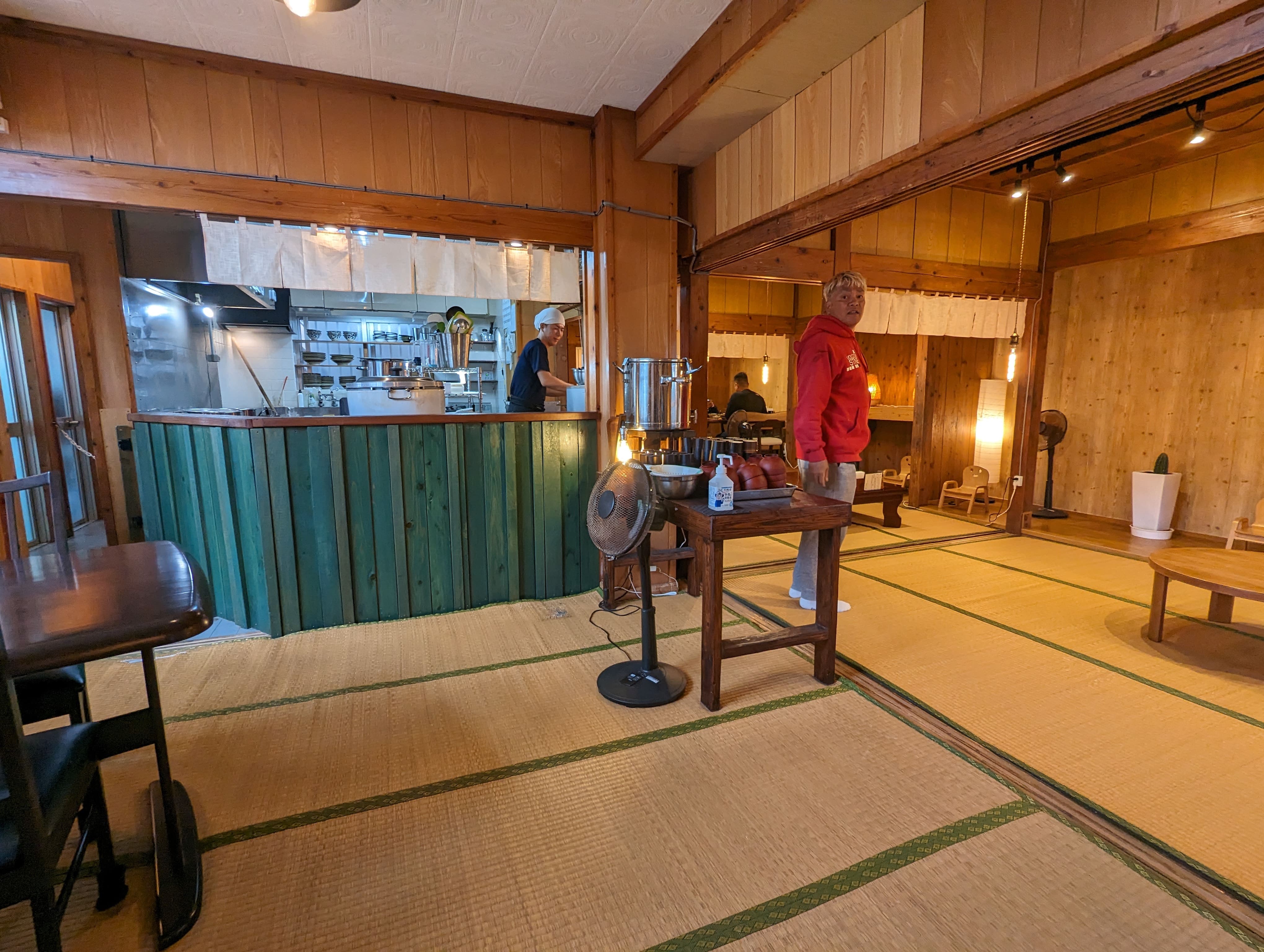 Intérieur du restaurant Nakijin Ichifuji