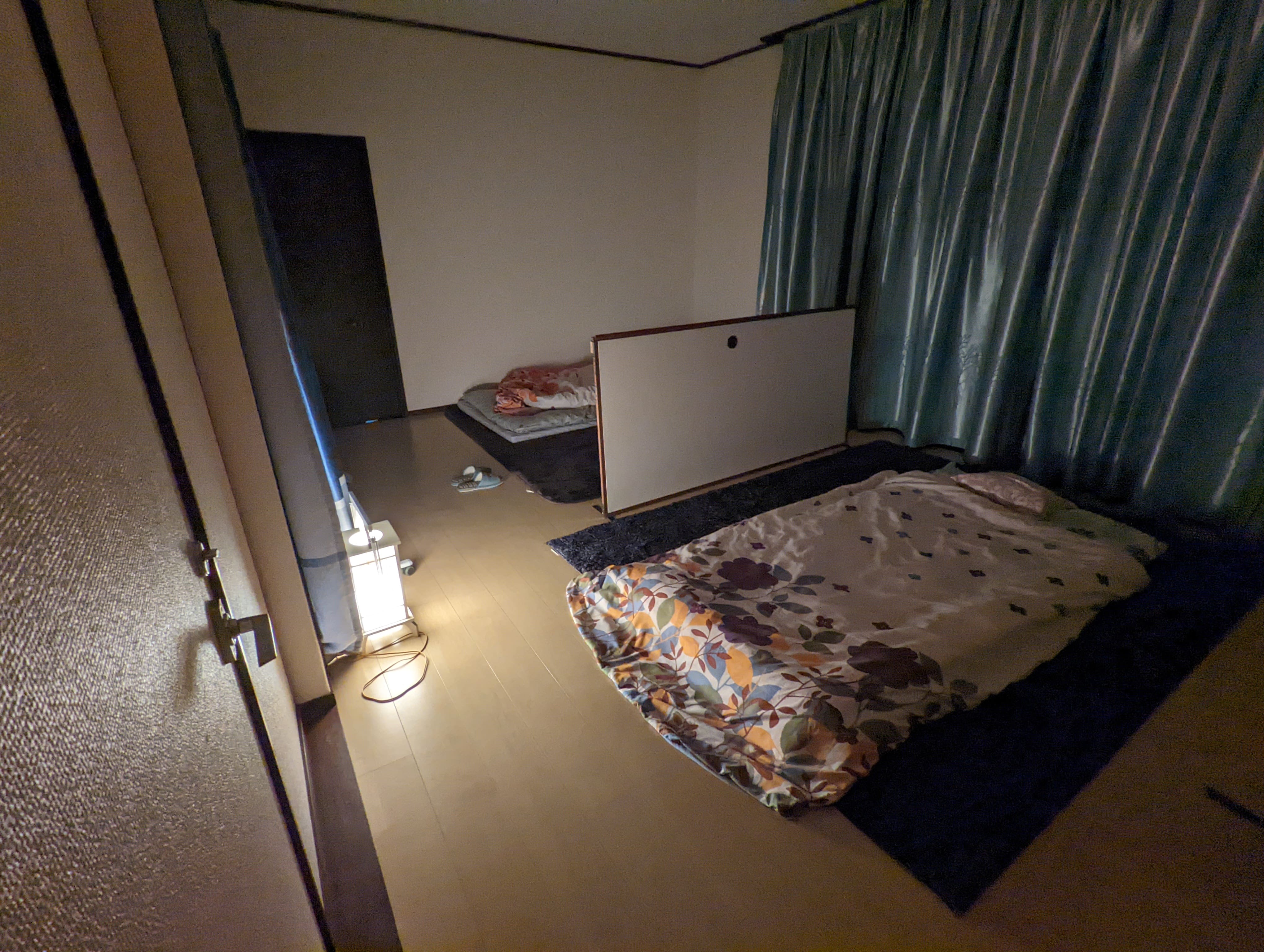 Une chambre japonaise où on dort à même le sol