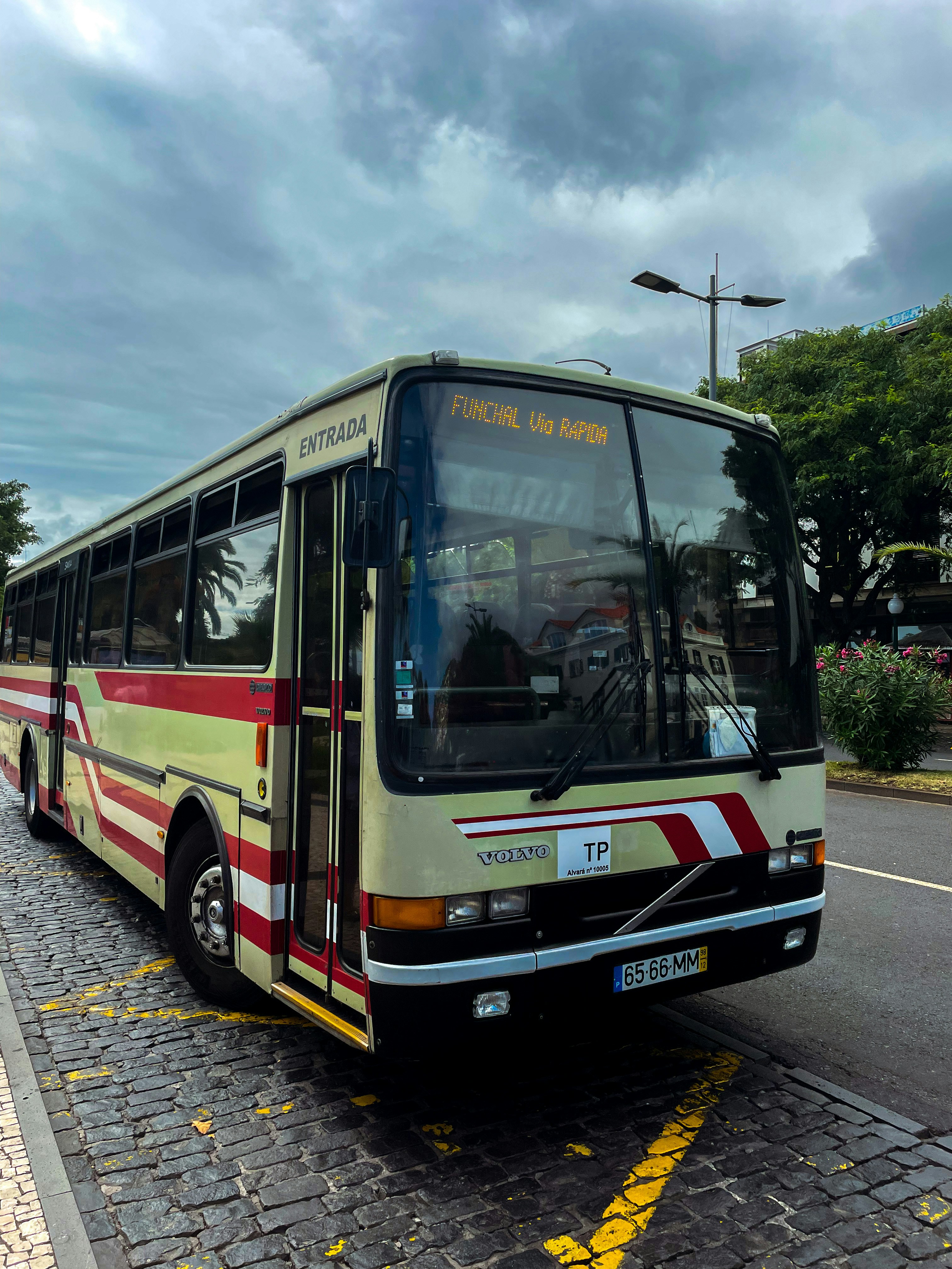 Un vieux bus à Funchal, Madère