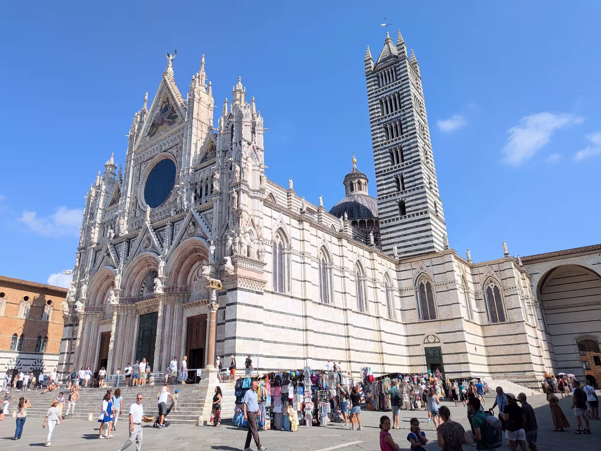 La cathédrale de Sienne, ornements détaillés de couleurs blanches