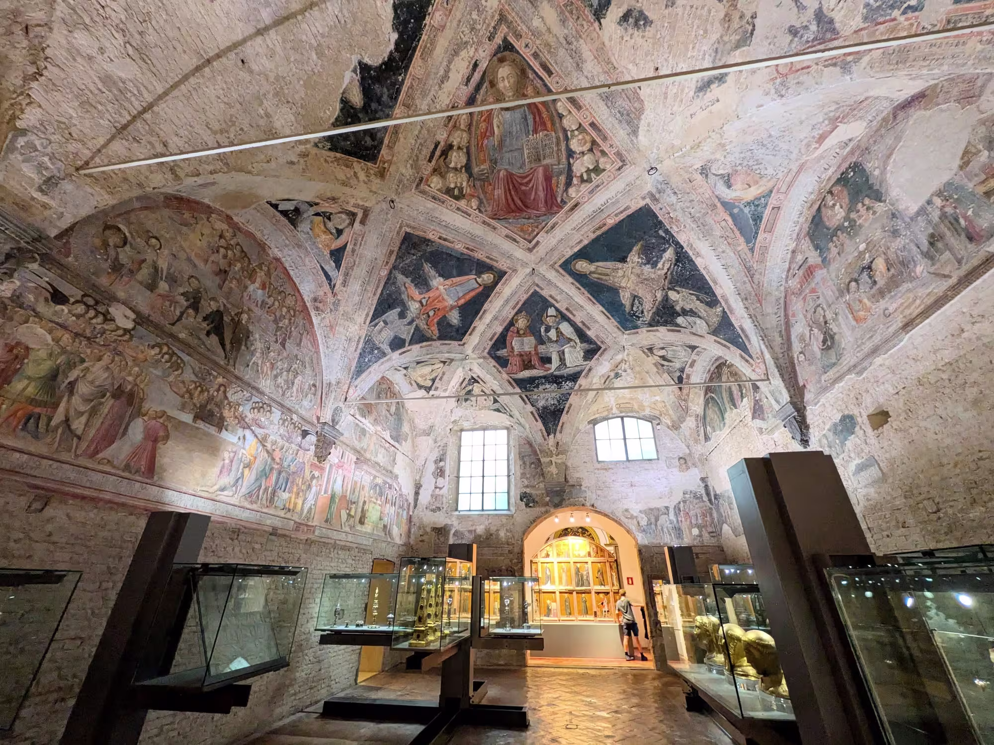 Les fresques restantes du complexe muséal Santa Maria della Scala