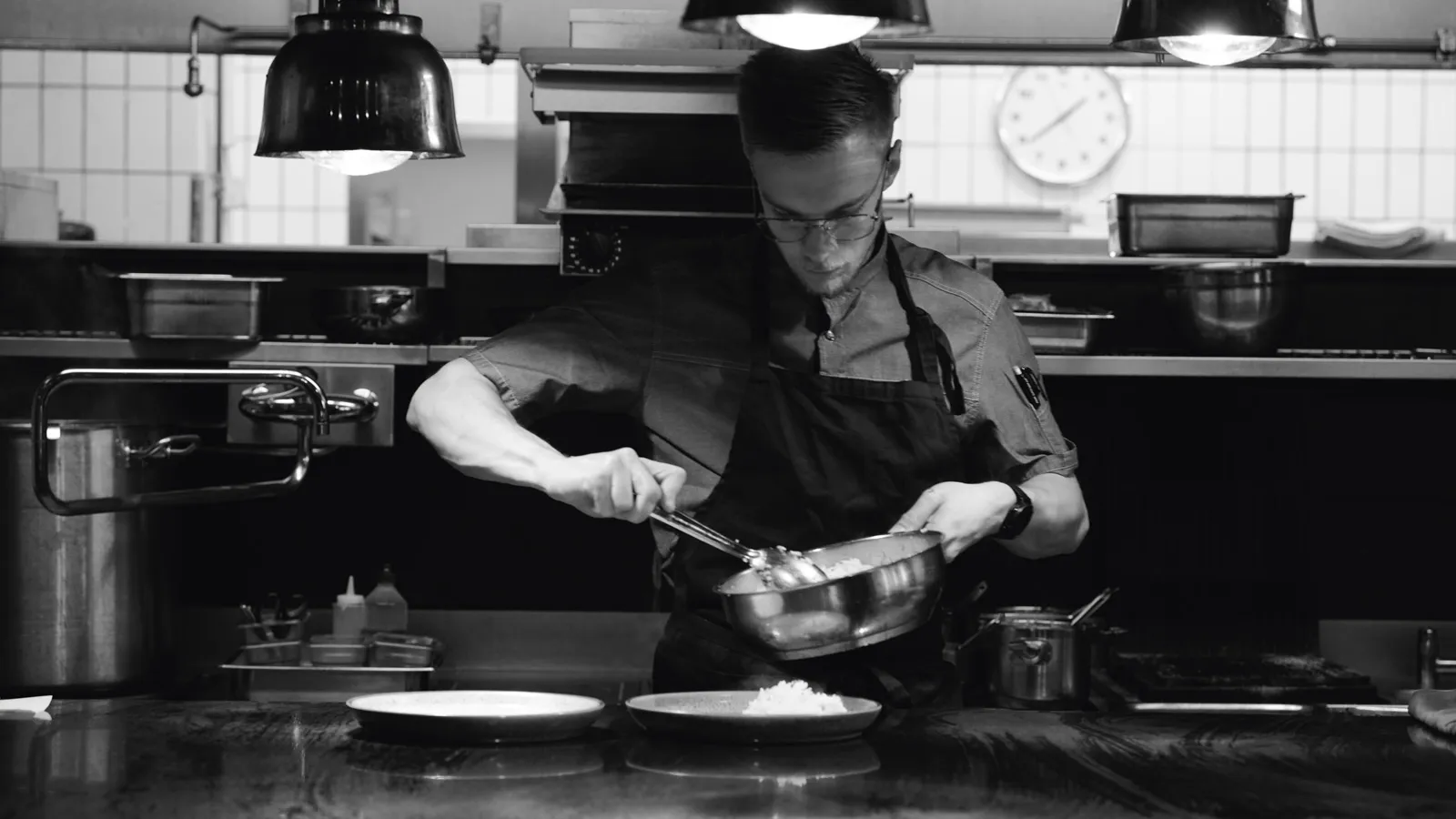  När krisen var ett faktum våren 2020 sparkades personalen i panik, bara för att återkallas efter tre veckor.