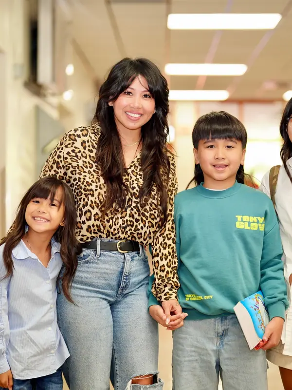 A mother with her children at VOUS