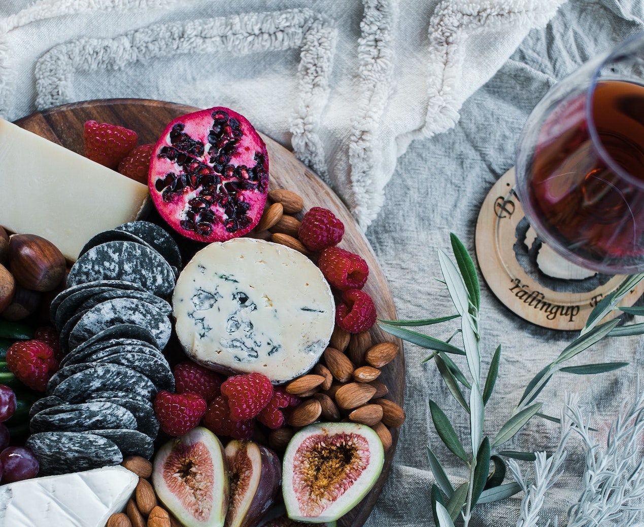 what food to serve with wine