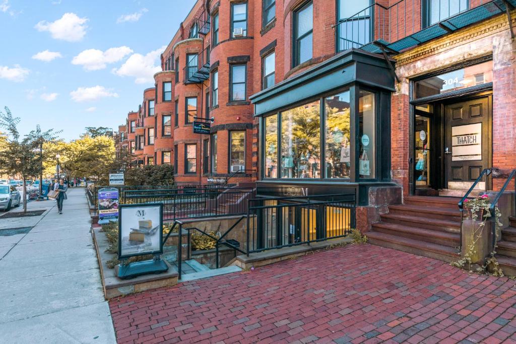 304 Newbury Street by Thatch, Boston – Updated 2023 Prices