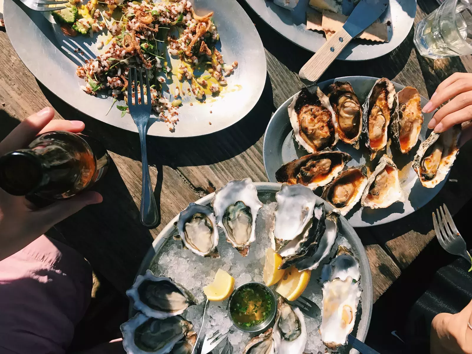 how to shuck an oyster