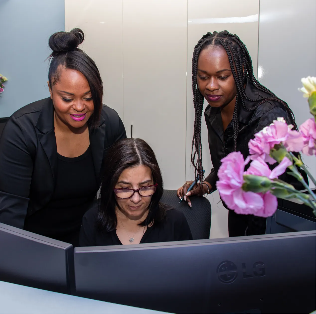 Six Points Plaza Dental team members at the front desk