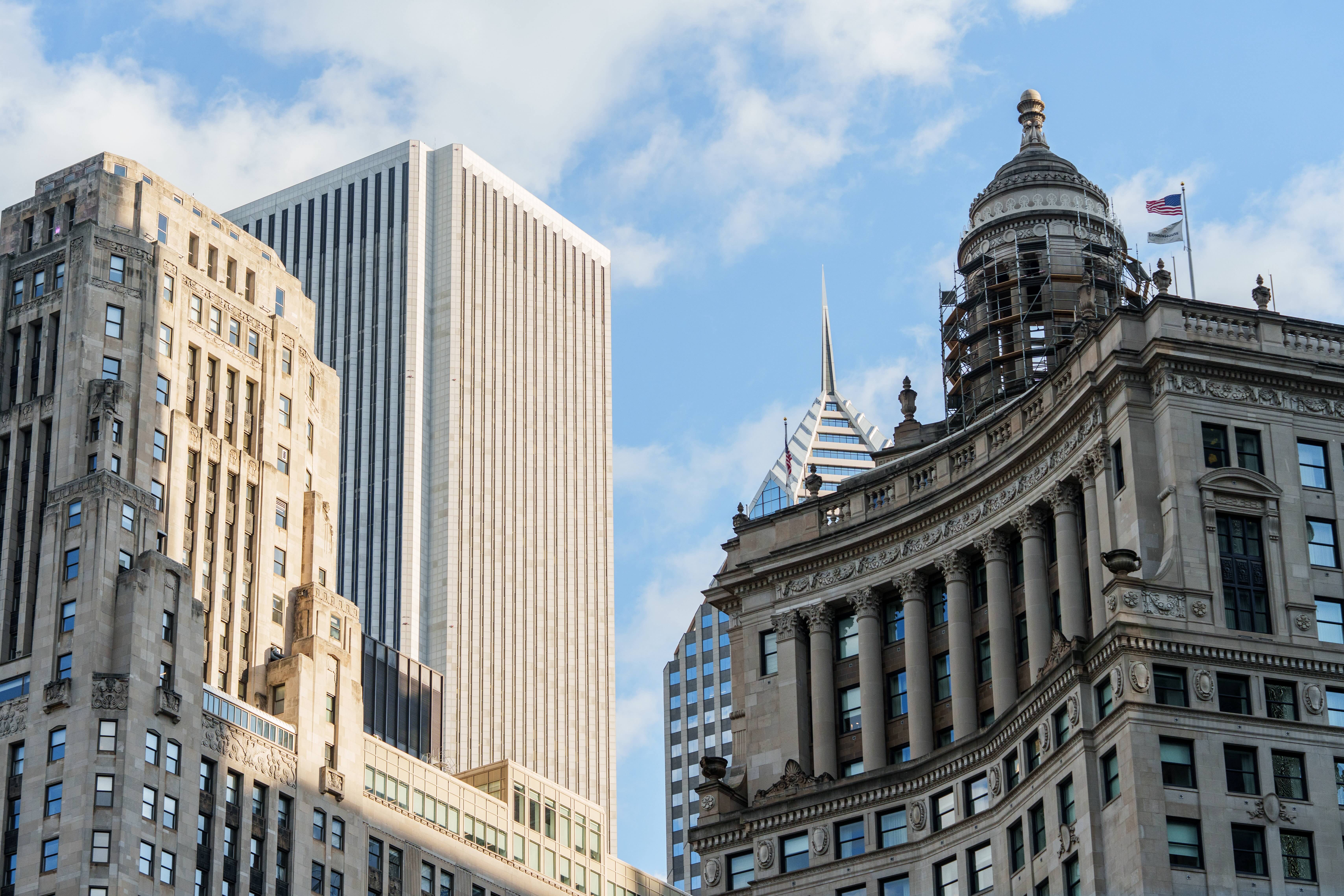 <subject>[headshot] image of customer (for a productivity tools business)</subject>