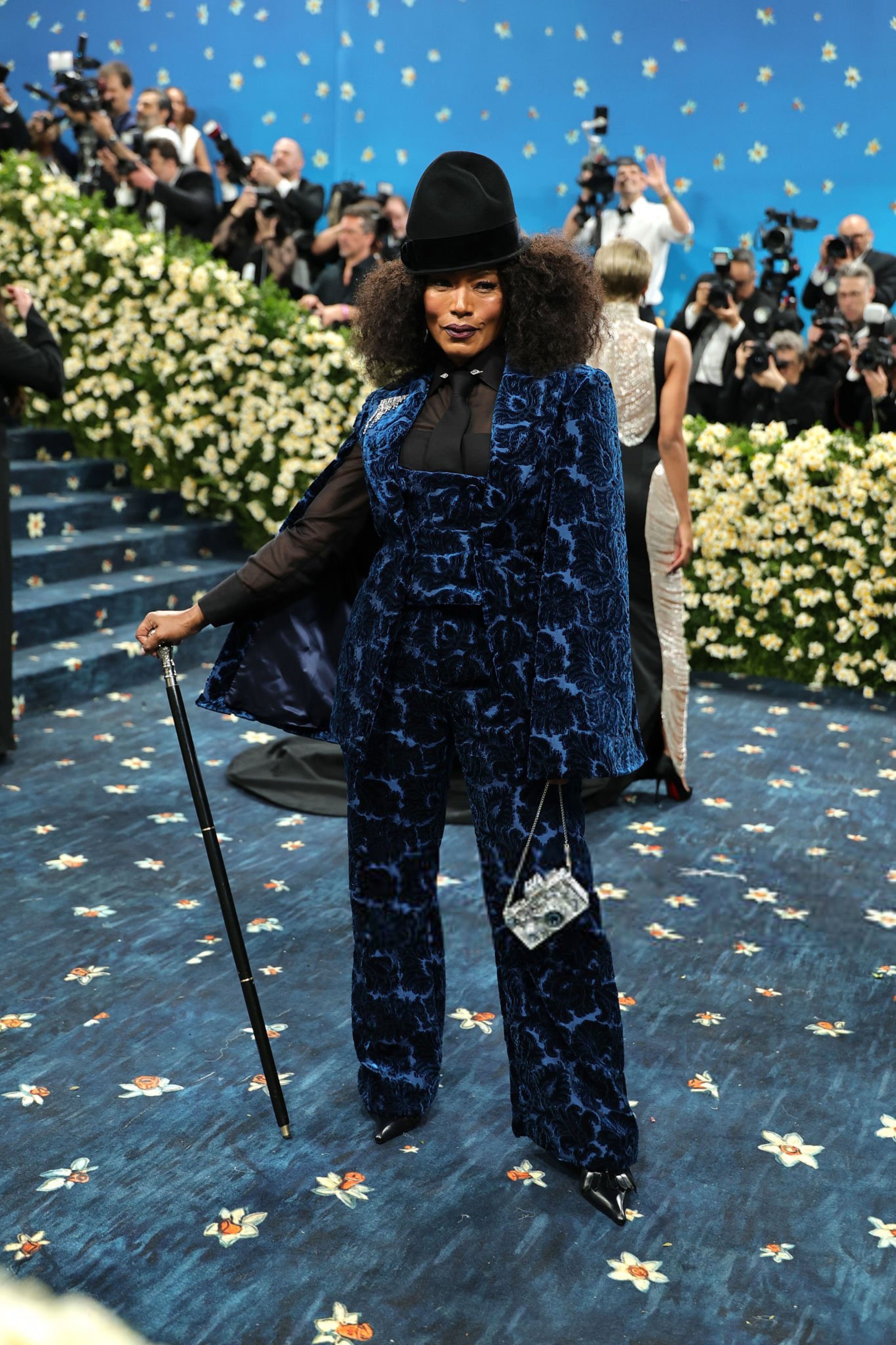 📸 on X: "Angela Bassett attends the 2025 Met Gala. https://t.co/oyX3zskSD6" / X