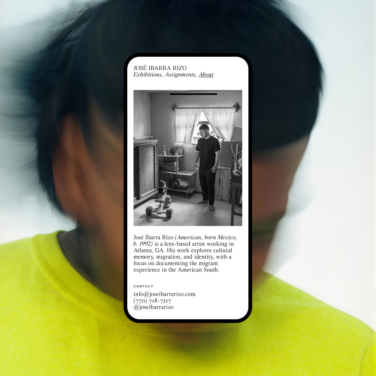 Website screenshot with black-and-white photo of a man in a room with a toy tricycle and text about artist José Ibarra Rizo.