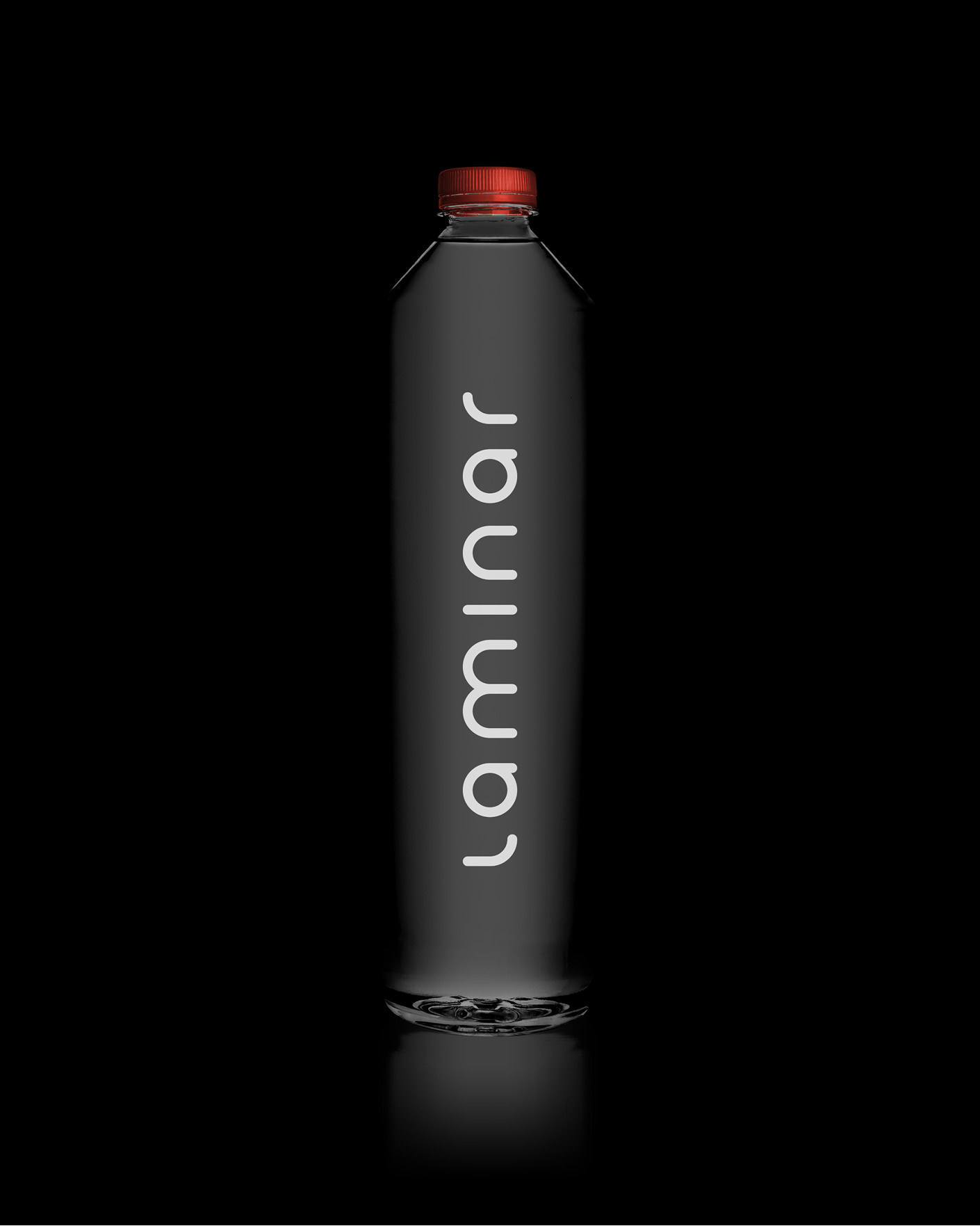 Transparent water bottle with a red cap and the word 'laminar' on the front against black background.
