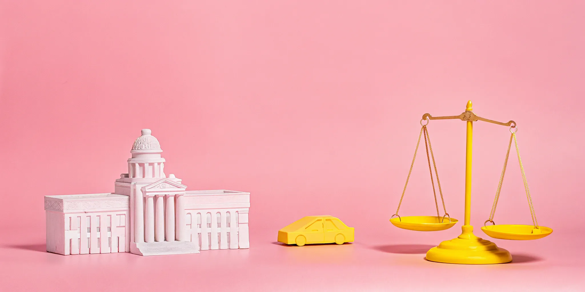 A car, courthouse, and scales of justice for a Savannah, GA car accident attorney.