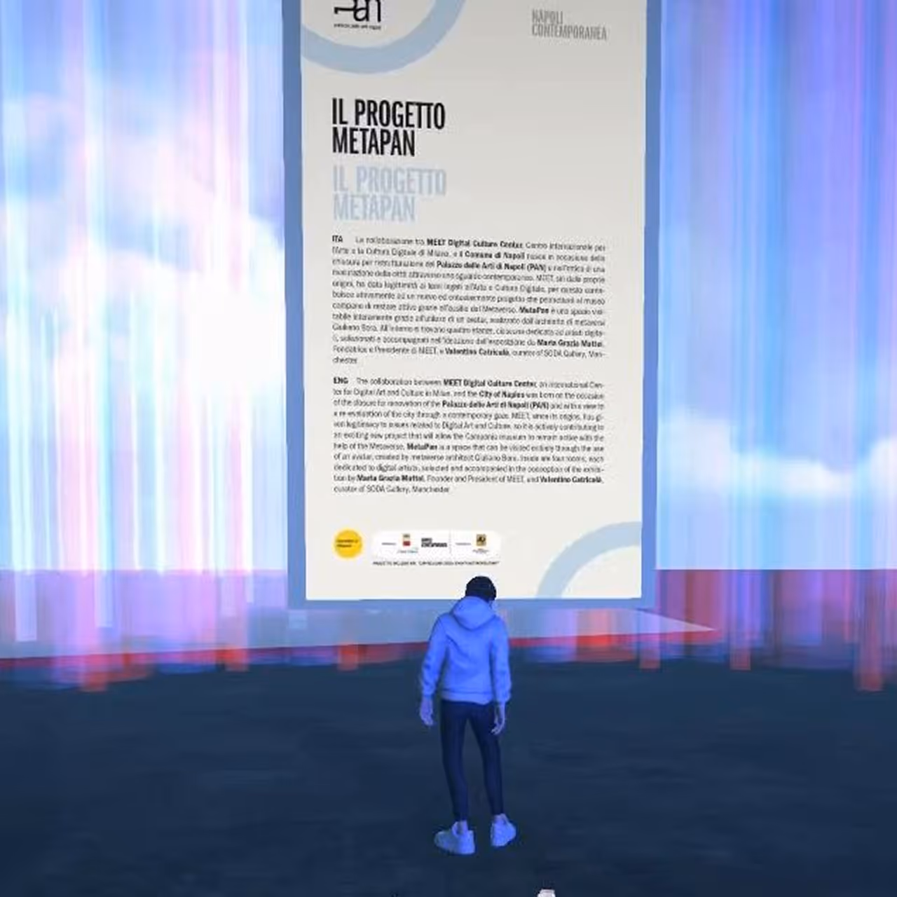 Avatar digitale che guarda un grande pannello informativo intitolato Il Progetto MetaPan, con sfondo di luci blu e viola.