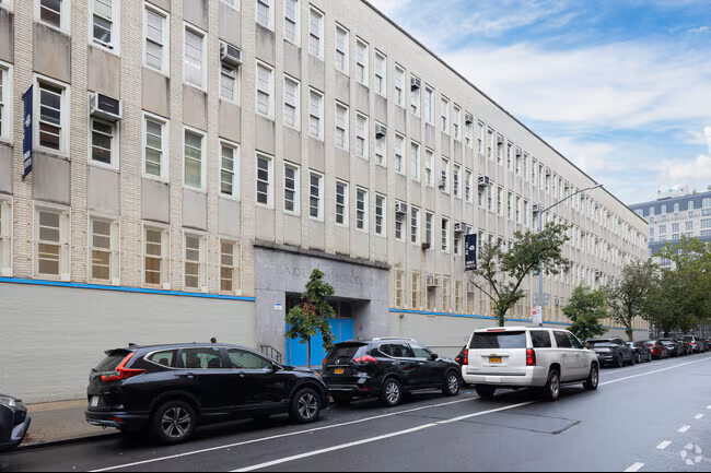 Exterior view of J.H.S. 104 Simon Baruch building