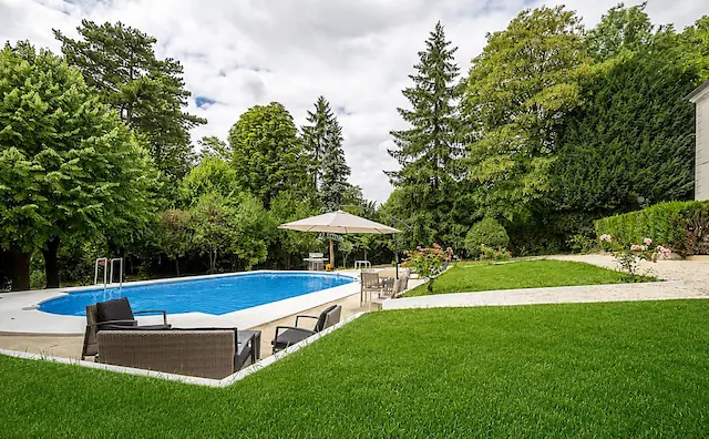 jardin avec piscine