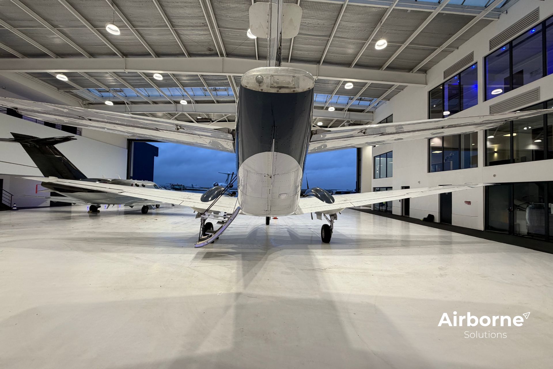 1994 Beechcraft King Air C90A, photo 4
