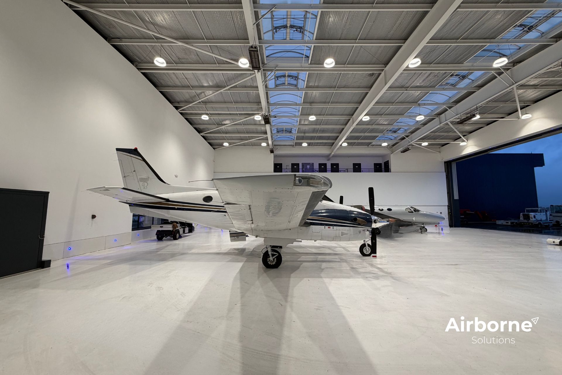 1994 Beechcraft King Air C90A, photo 6