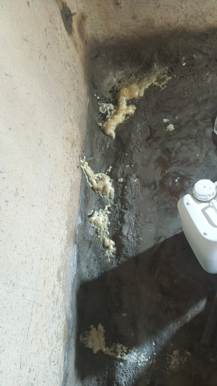 PU Grouting - Wall Corner