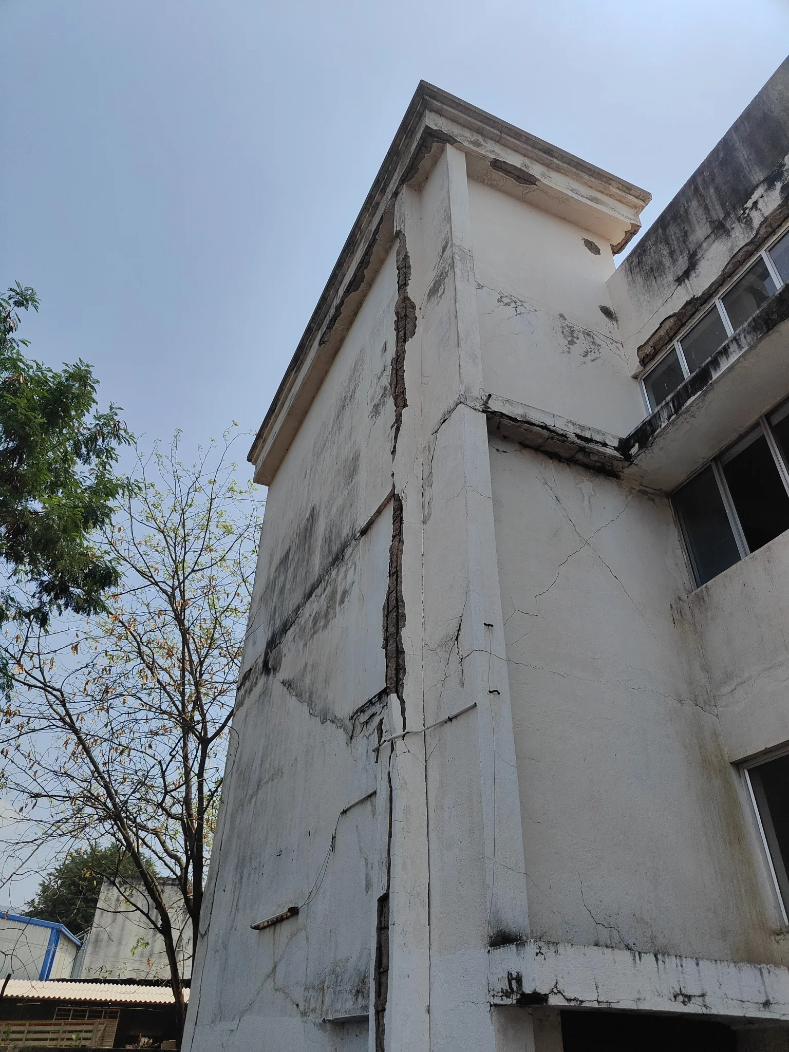 Structural Engineer performing a forensic crack audit on site