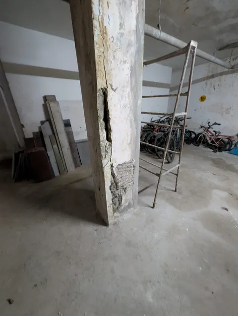 Column concrete deterioration