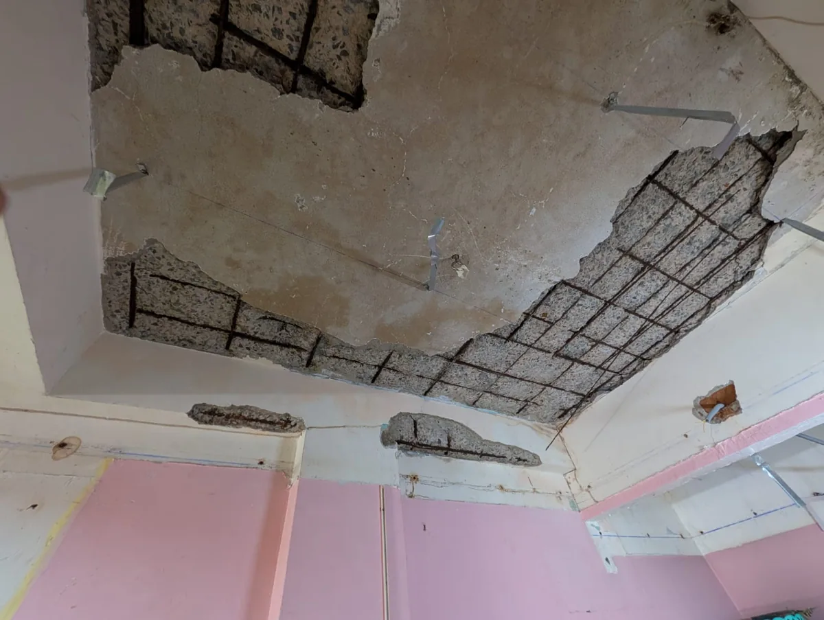 Concrete spalling and exposed steel bars in Chennai