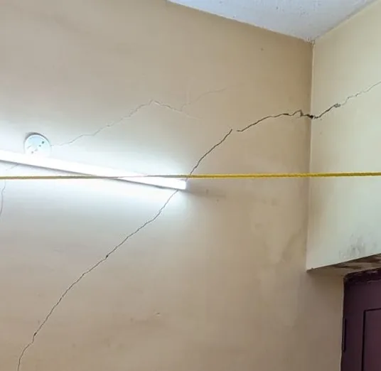 Diagonal crack in building structural check