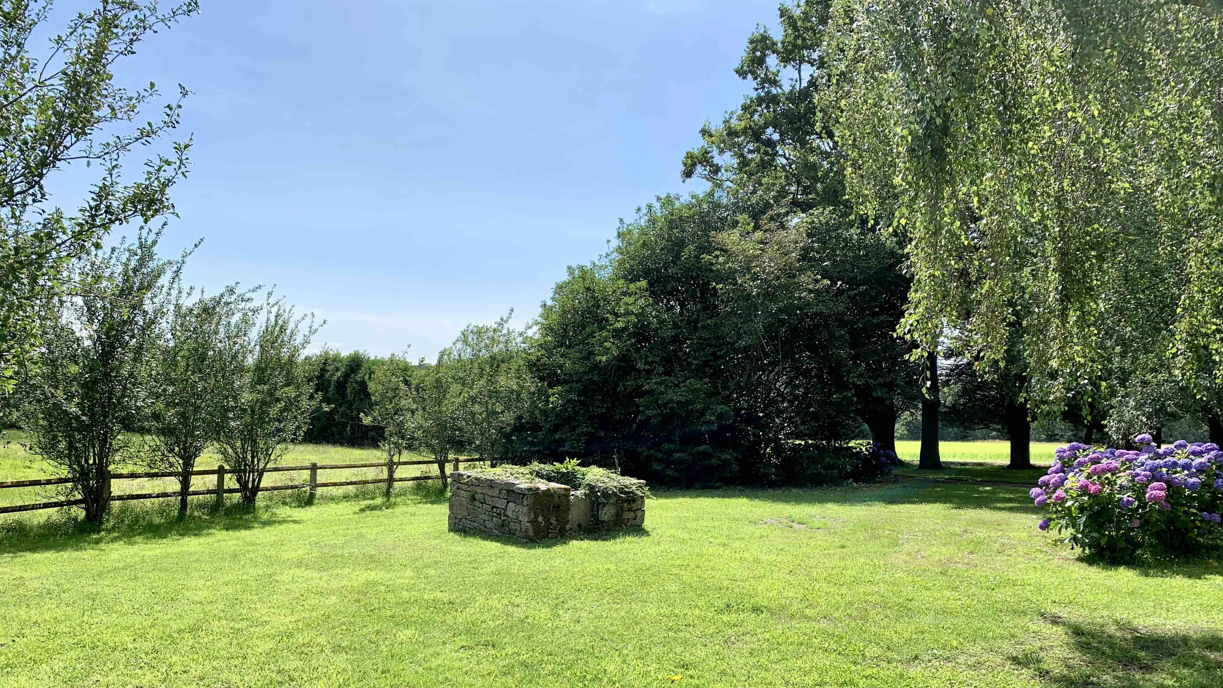 Le jardin du gîte de la Bergerie