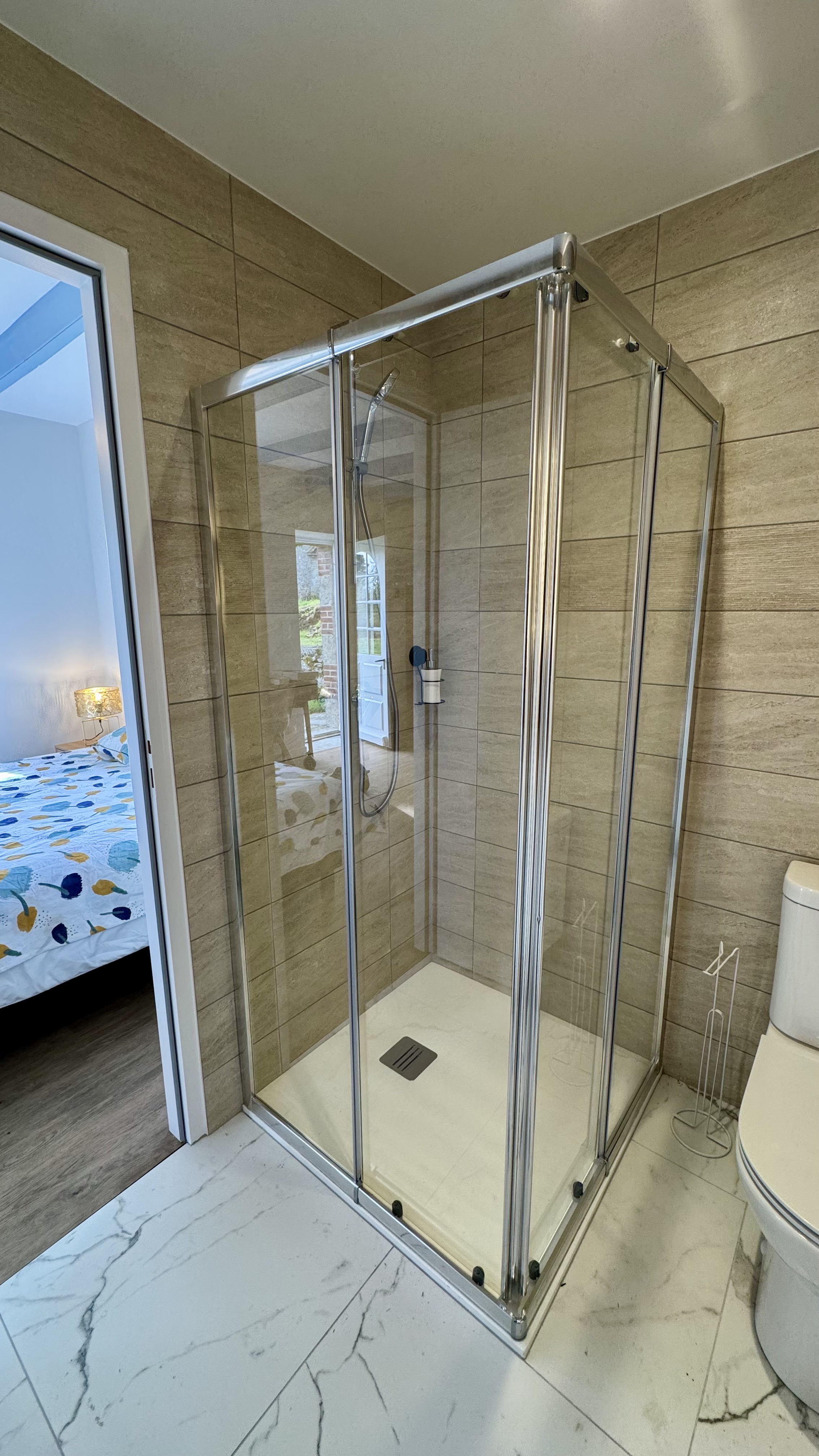 Une salle de bain moderne