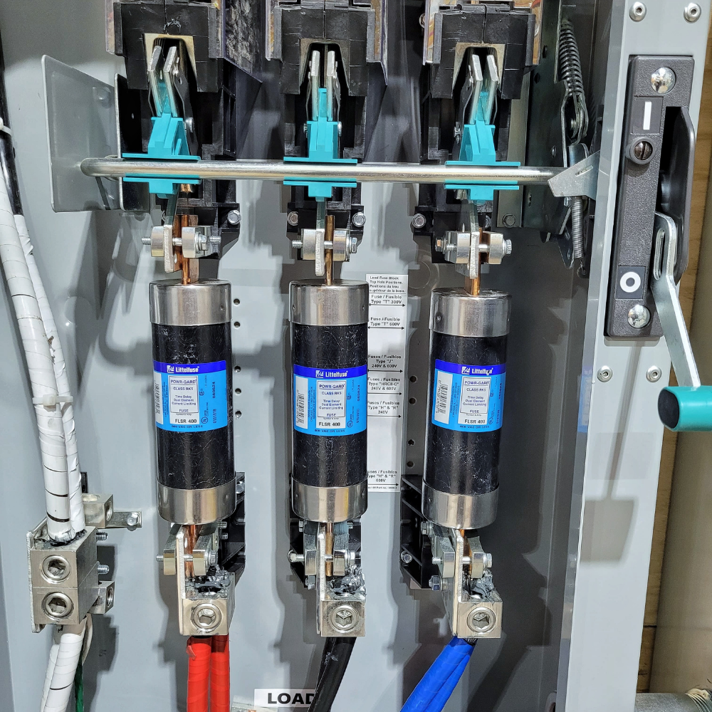 travail d'électricien industriel