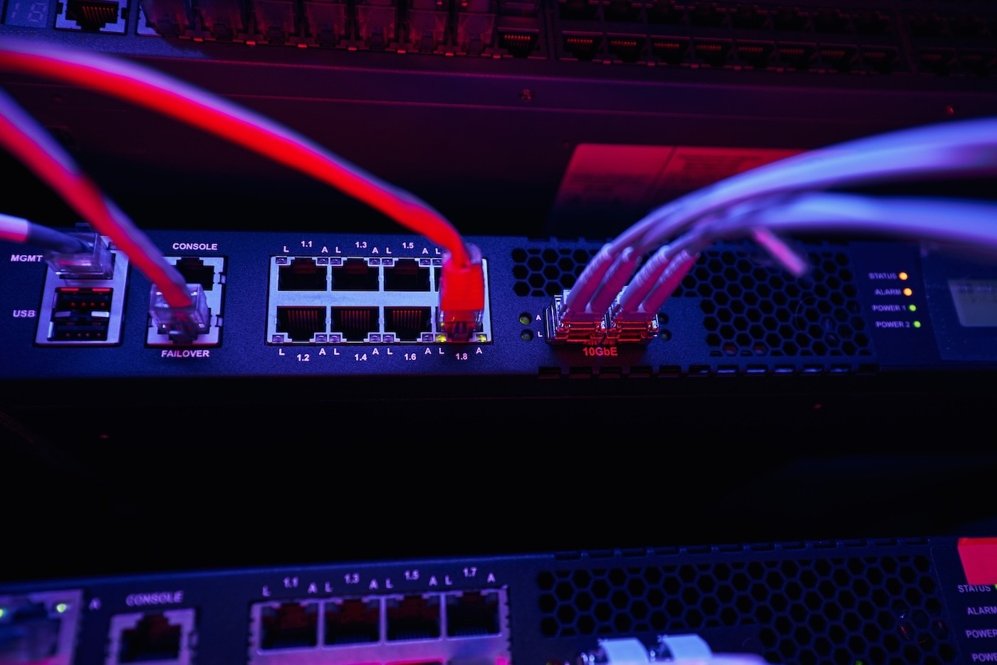 Server-Rack bei detacon - Sinnbild für höchste IT-Sicherheit