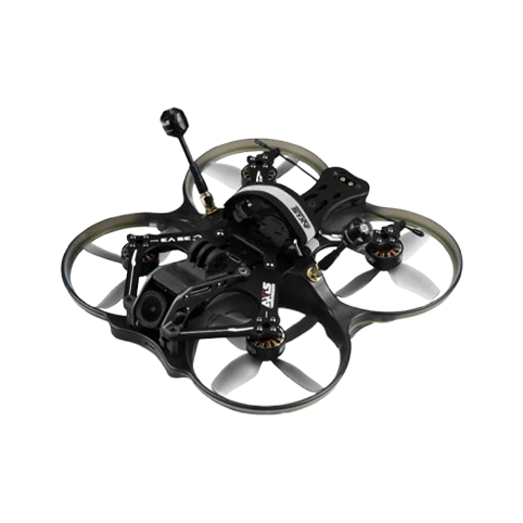 Petit drone FPV noir avec quatre hélices protégées par des anneaux et une antenne sur le dessus.