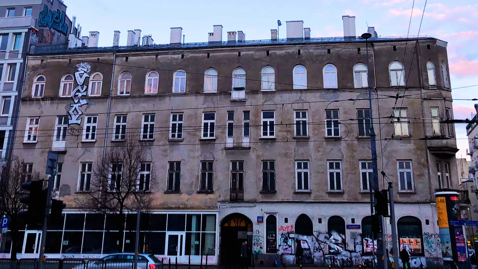 "Wyprzedaż sezonowa" zabytkowej kamienicy w Śródmieściu