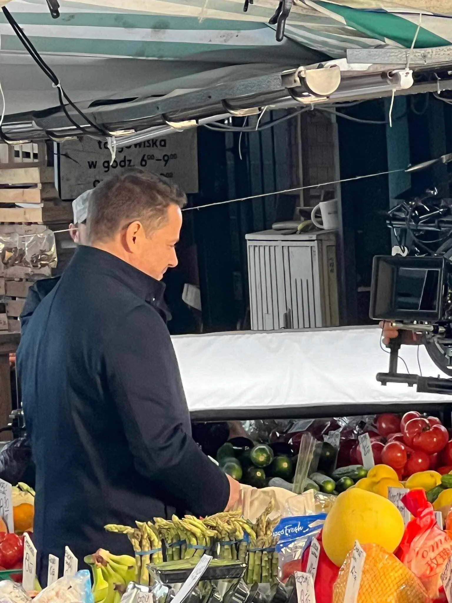 Rafał Trzaskowski uwielbia bazarki? Tylko podczas kampanii.