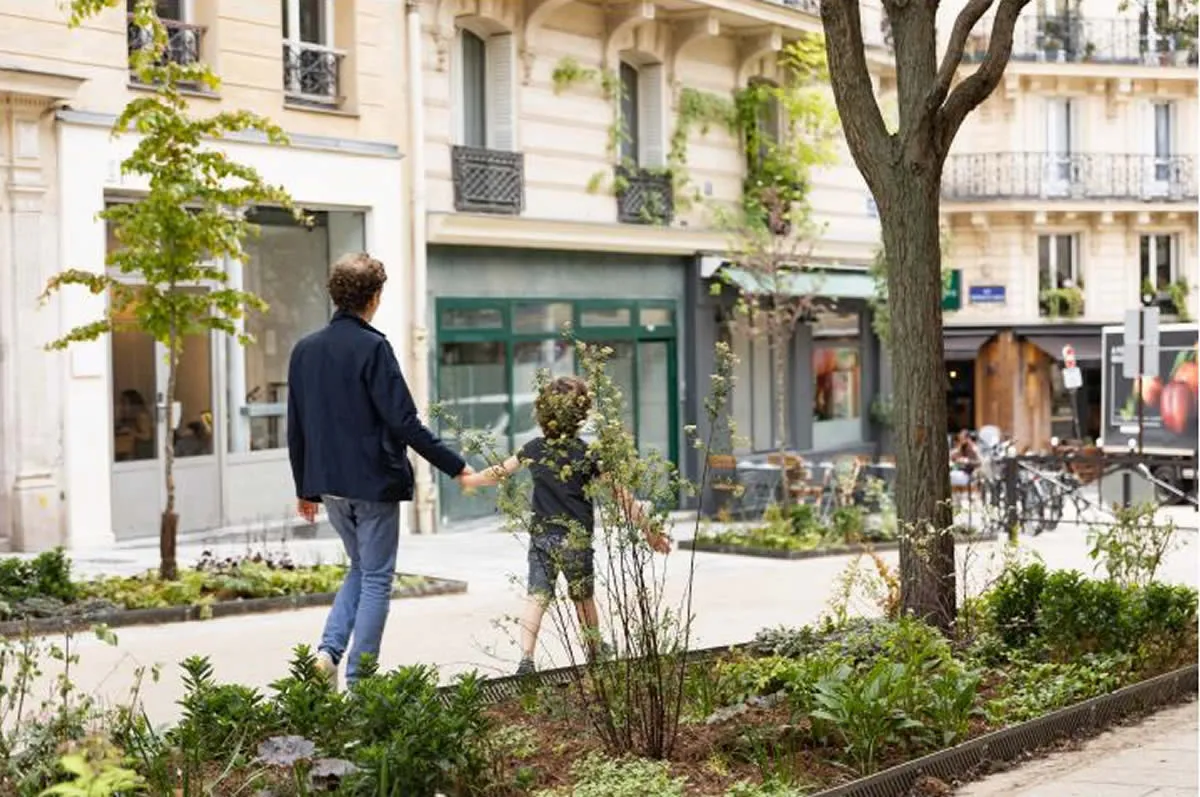 Paryż zamyka ulice przy szkołach