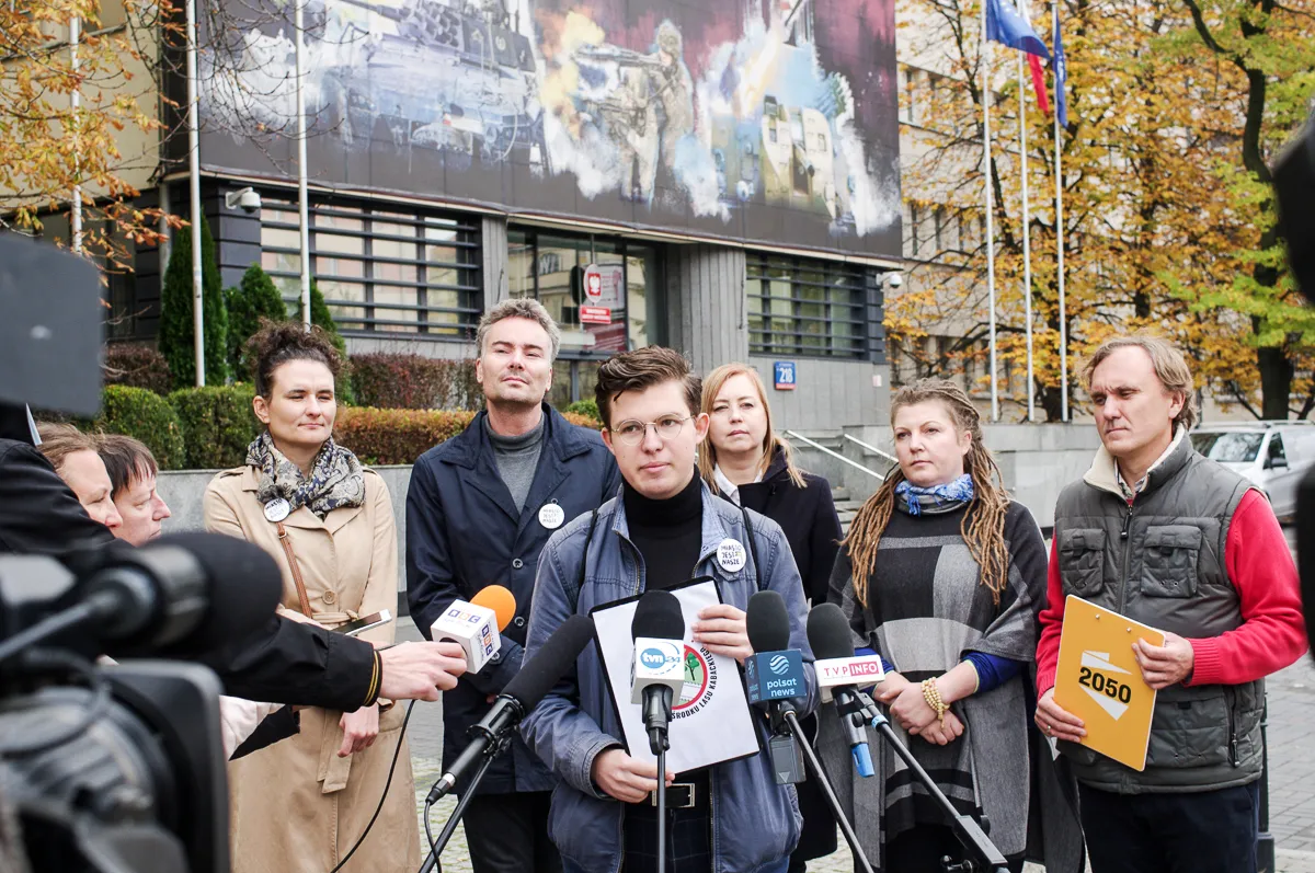 Presja ma sens! MON wstrzymuje wycinkę 264 drzew w Lesie Kabackim!