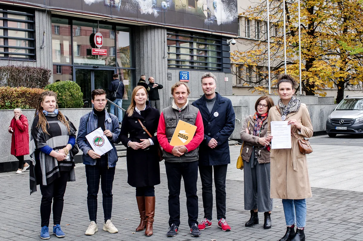 264 drzewa w Lesie Kabackim mają zostać wycięte pod wojskowy parking - MJN i Polska 2050 mówią STOP.