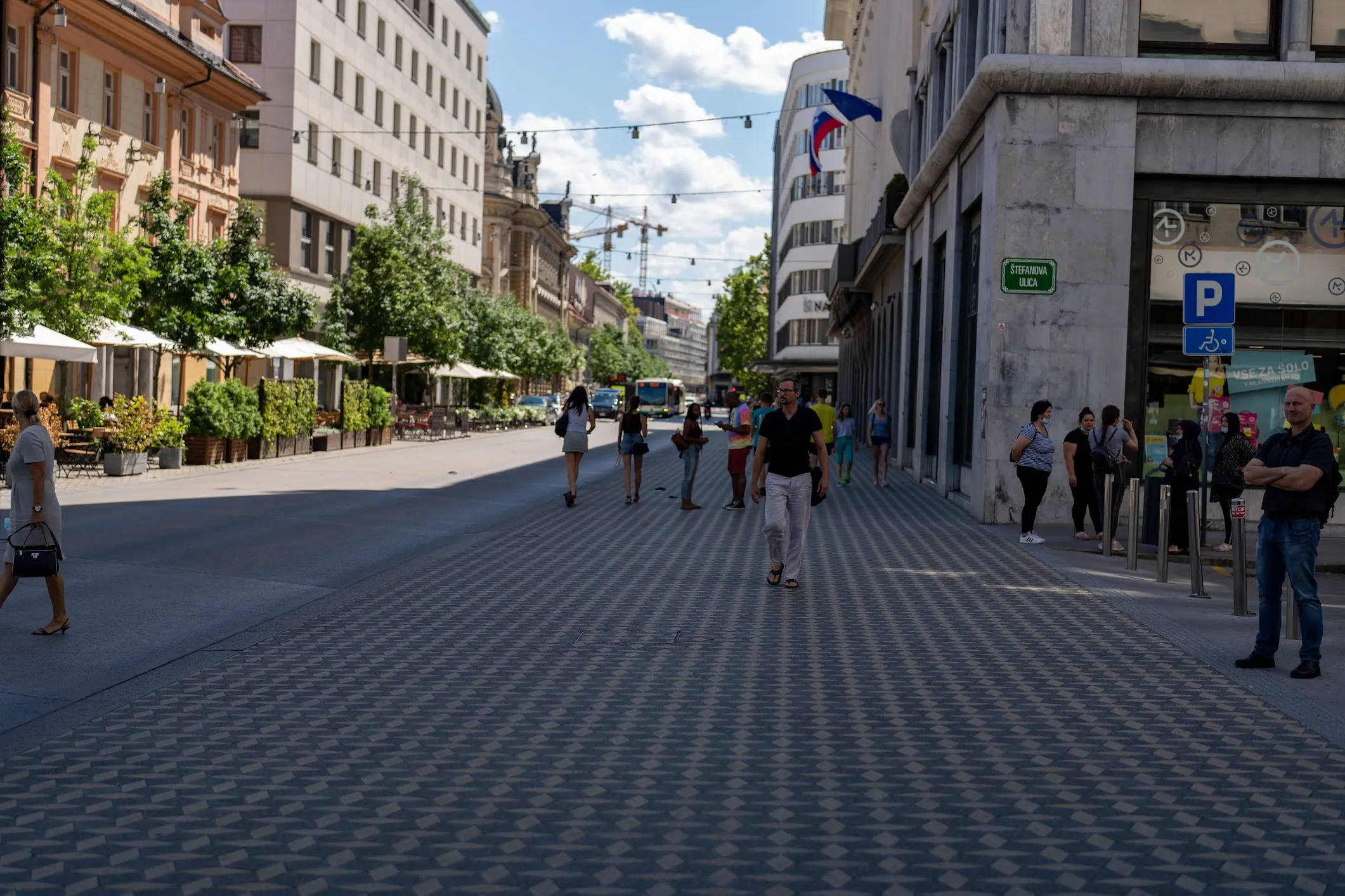 Co wycofanie samochodów z centrum daje mieszkańcom i miastu?