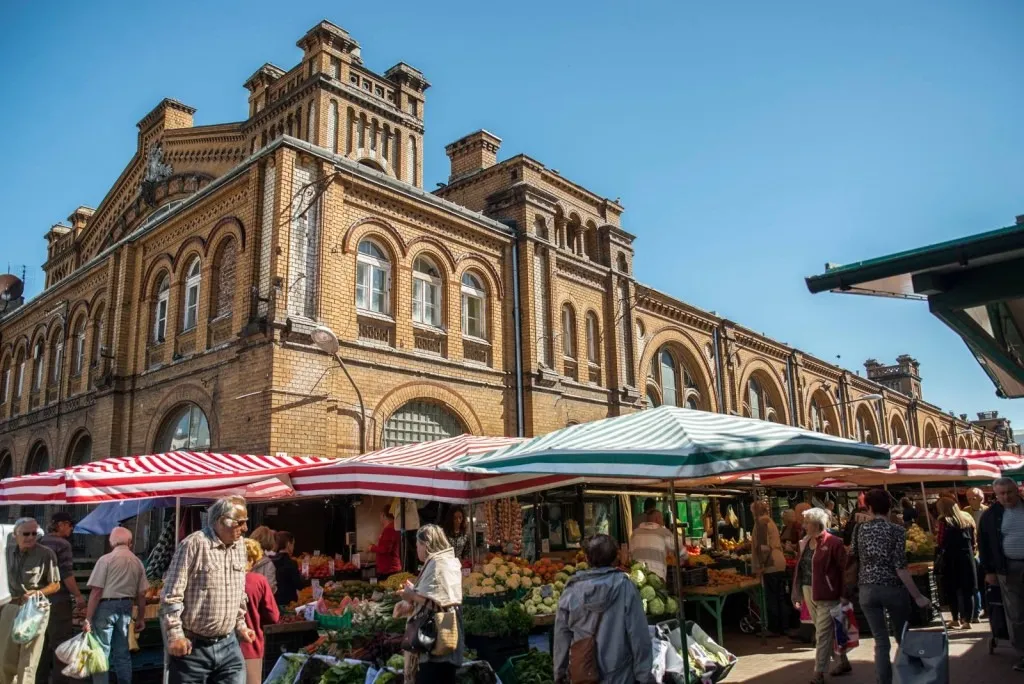 Kolejny krok w stronę prywatyzacji Hali Gwardii i targowiska
